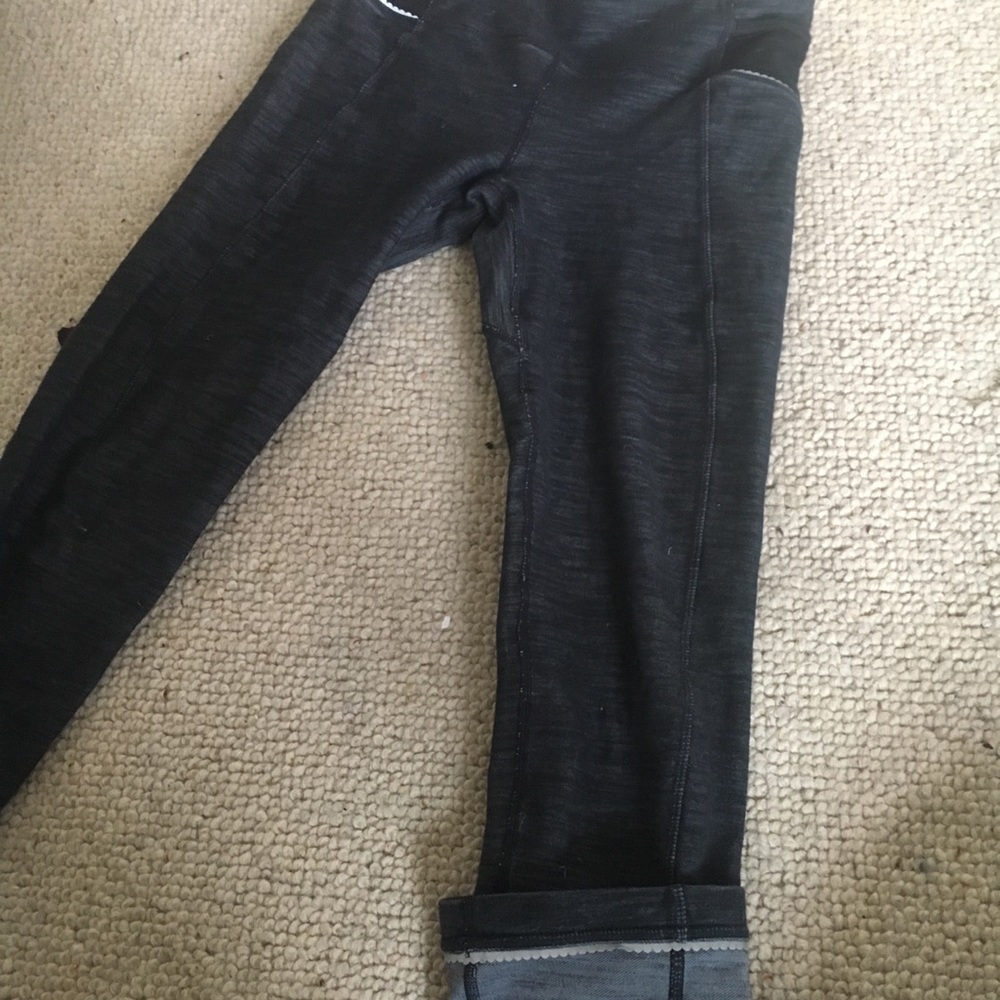 size 2 lululemon cropped yoga pants